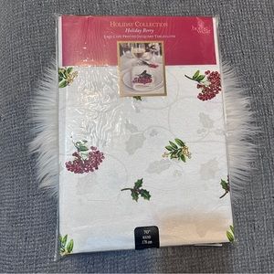 Homewear Holiday Table Linens Holiday Berry Tablecloth 70” Round Christmas